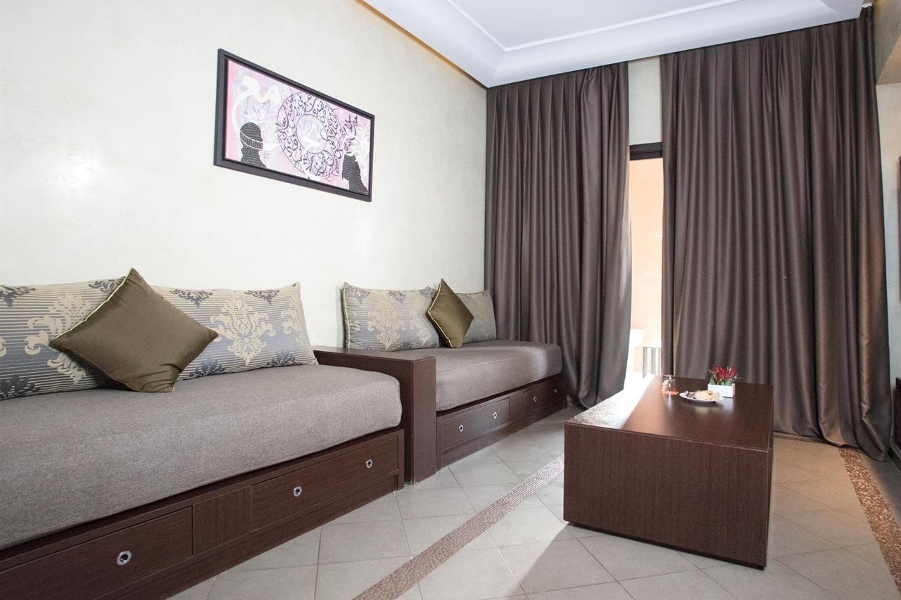 Kenzi Club Agdal Medina - All Inclusive Lahebichate Bagian luar foto A living room in a hotel